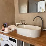 Apartment Light&linen Nest With Free Backyard Parking - Near Old Town! *