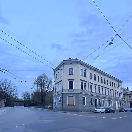 Light&linen Nest With Free Backyard Parking - Near Old Town! Apartamento