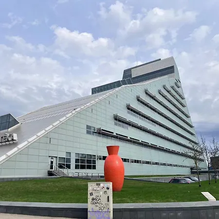 Light&linen Nest With Free Backyard Parking - Near Old Town!