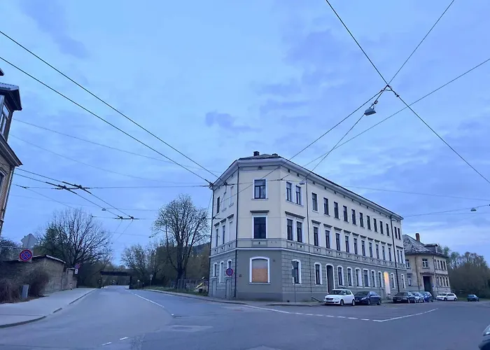 Light&linen Nest With Free Backyard Parking - Near Old Town! Apartment