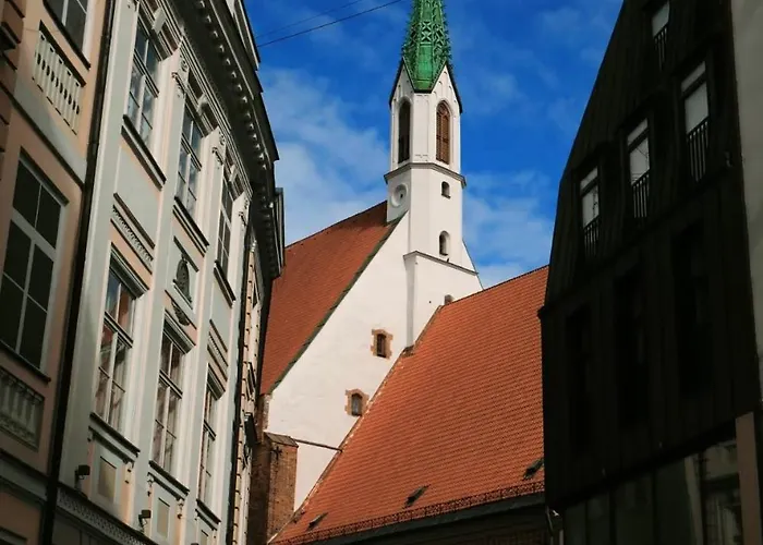 Light&linen Nest With Free Backyard Parking - Near Old Town!