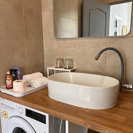 Апартаменти Light&linen Nest With Free Backyard Parking - Near Old Town! *